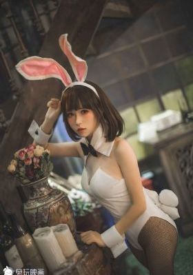 欧美女王踩踏_高清高清完整版